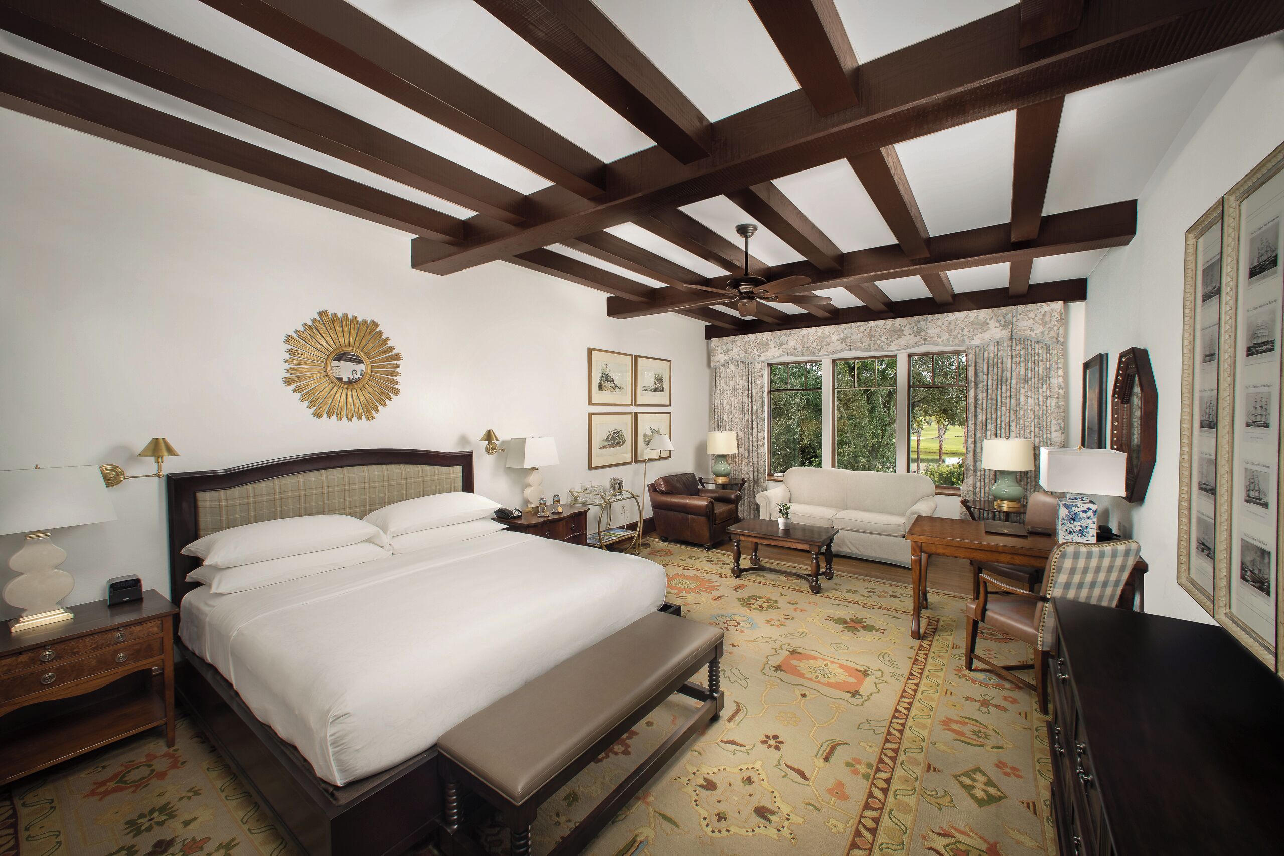 Standard Room, 1 King Bed (Lodge) | In-room safe, desk, laptop workspace, blackout drapes