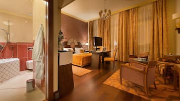 Phòng Suite Junior | Minibar, két bảo mật tại phòng, bàn ủi/dụng cụ ủi quần áo