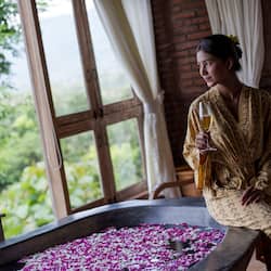Couples treatment room(s), body treatments, hot stone massages