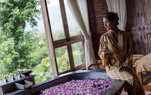 Couples treatment room(s), body treatments, hot stone massages - Plataran Borobudur Resort & Spa (Borobudur)