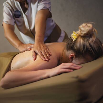 Couples treatment rooms, body treatments, hot stone massages
