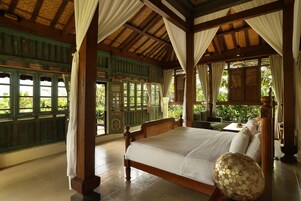 Executive Pool Villa | Premium bedding, minibar, in-room safe, individually decorated