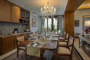 Founder's Home | Restauration dans la chambre