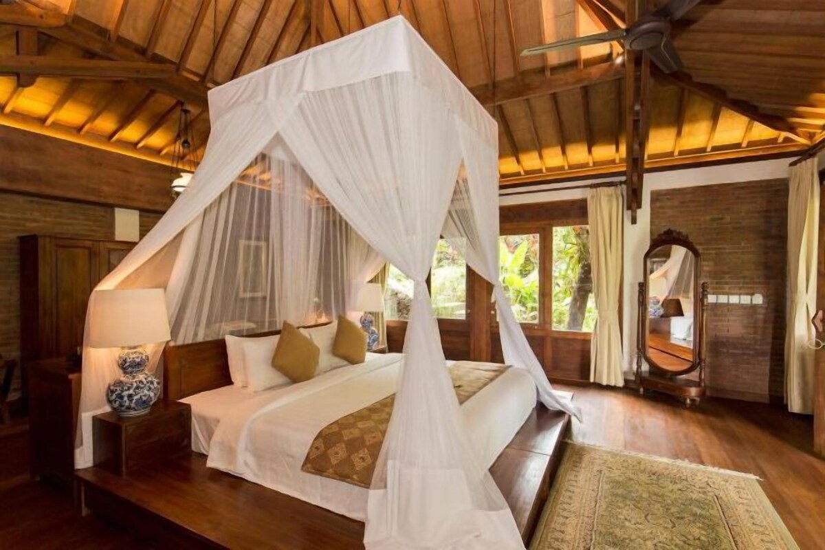 Ropa de cama de alta calidad y minibar