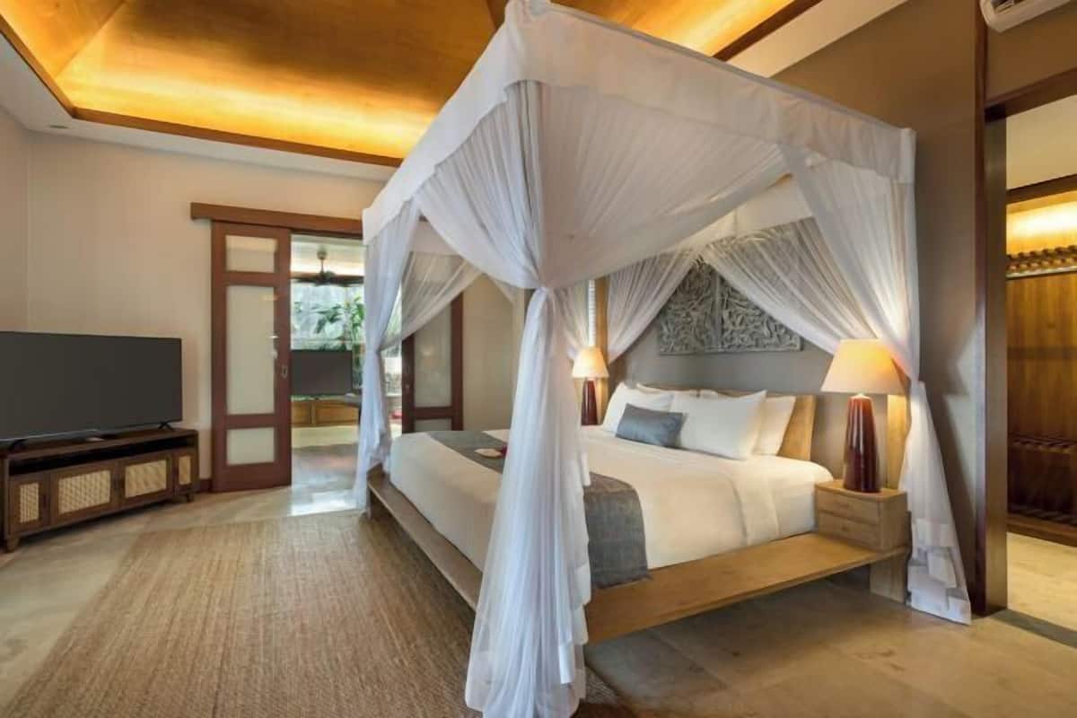1 bedroom, premium bedding, minibar, in-room safe