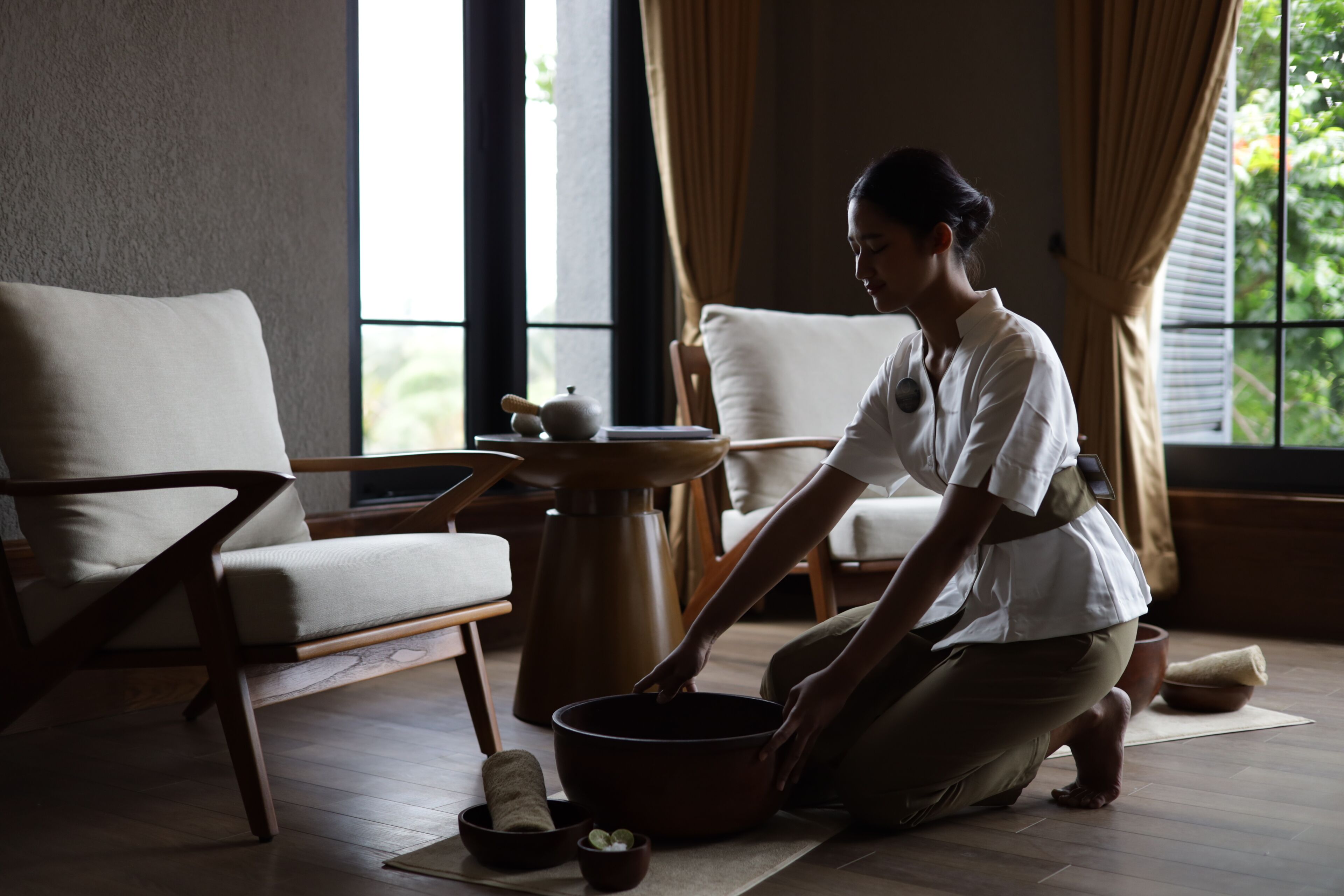 Couples treatment rooms, body treatments, hot stone massages