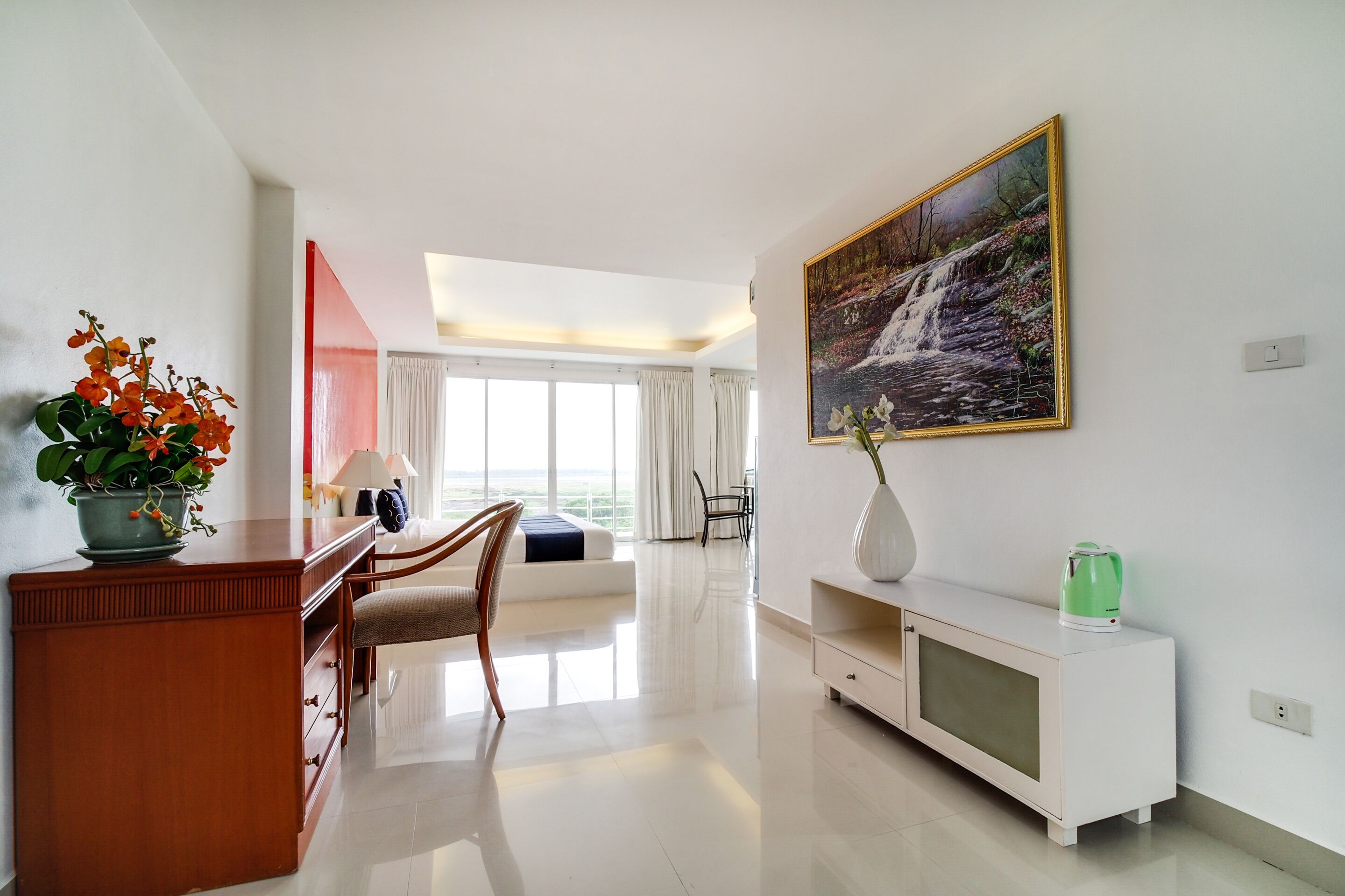 Suite | Desk, free WiFi, bed sheets