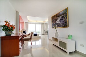 套房 | 書桌、免費 Wi-Fi、床單