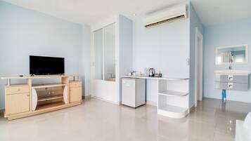 Deluxe Twin Room, Pool View | 1 bedroom, desk, free WiFi, bed sheets