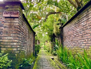 Keputran Villa | Garden - Rumah Boedi Private Residence Villa (Borobudur)