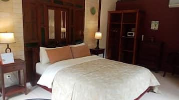 Junior Keputran Queen | Individually decorated, individually furnished, bed sheets