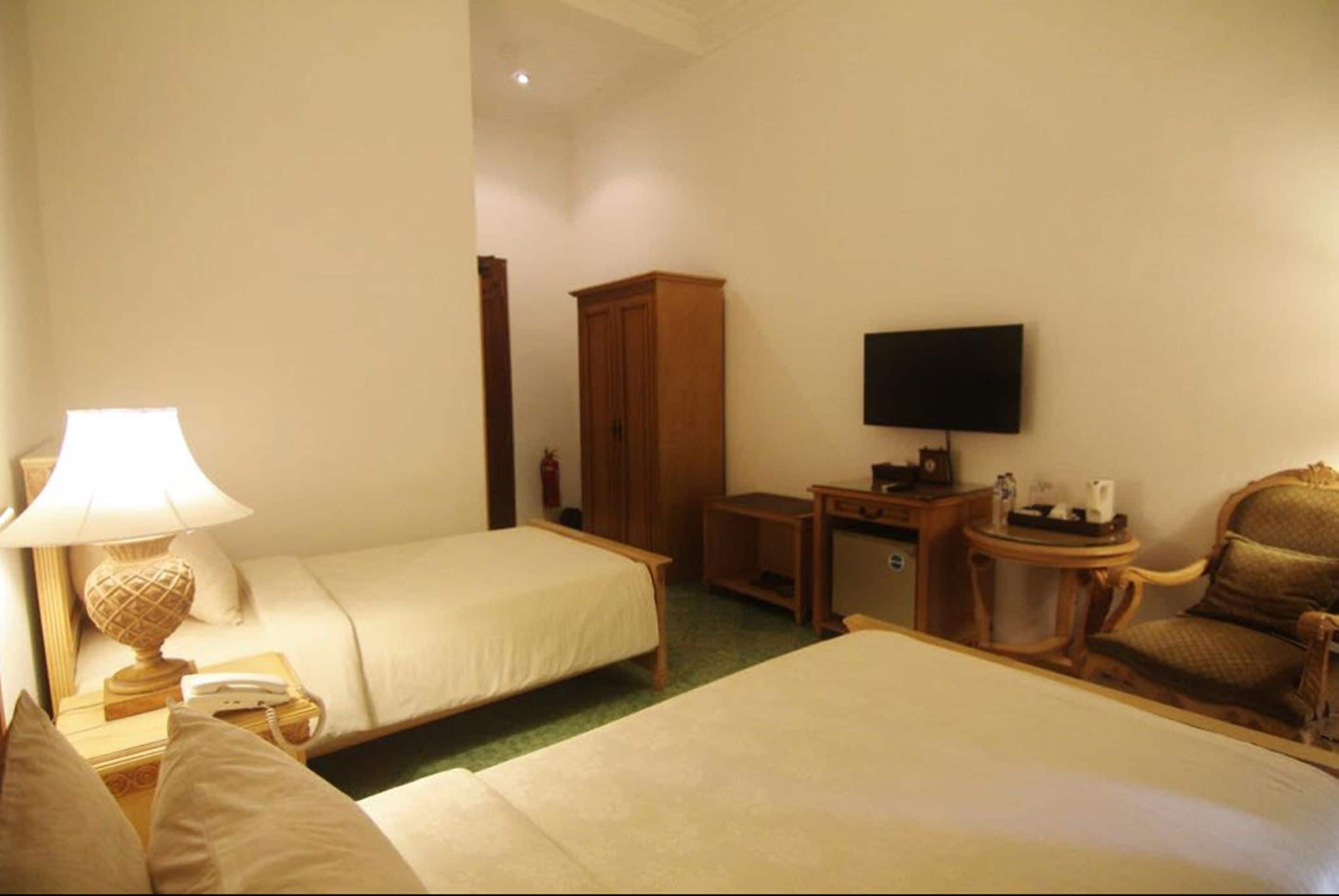 standard twin room | minibar, in-room safe, rollaway beds, free wifi