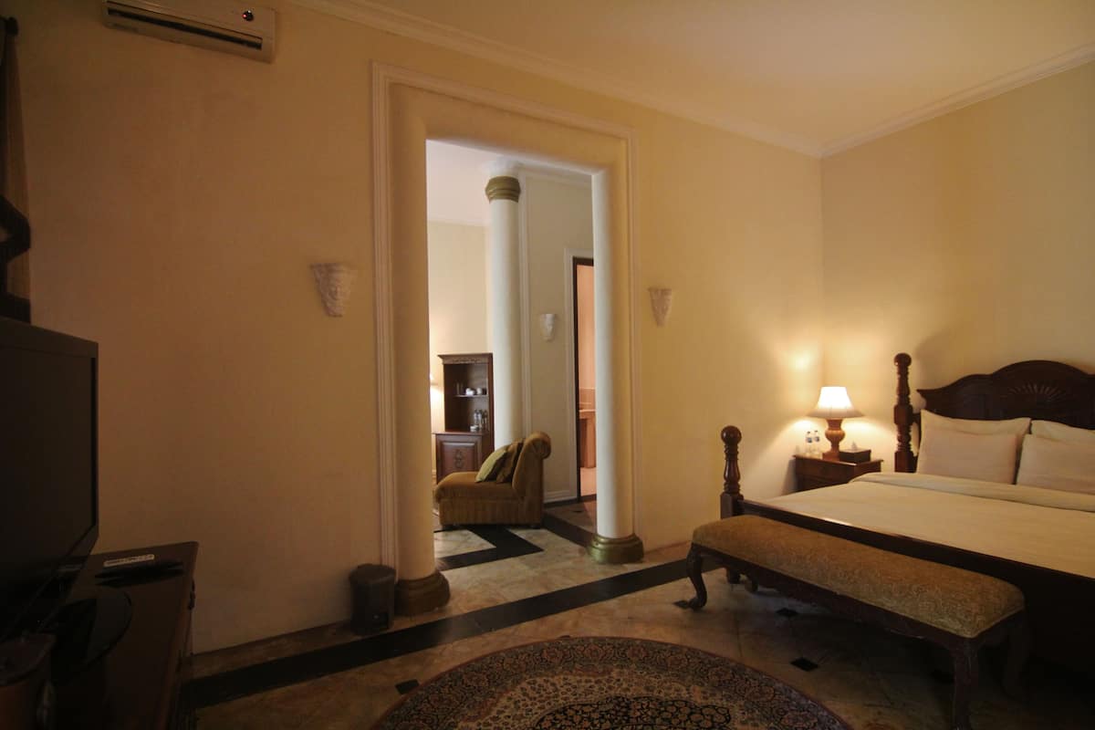 super royal room | minibar, in-room safe, rollaway beds, free wifi