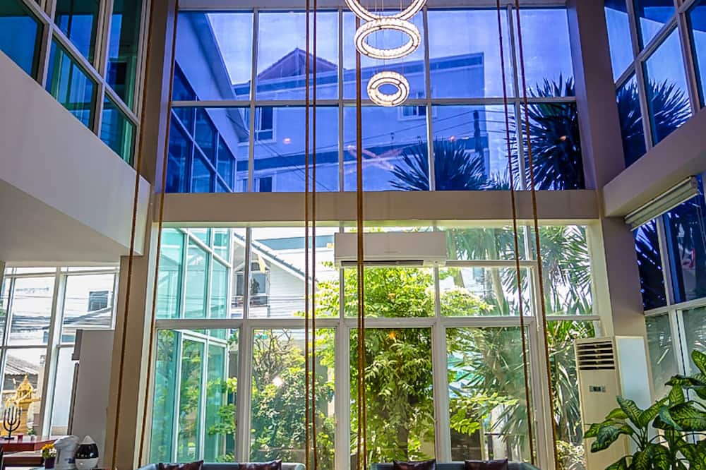 Embryo Hotel