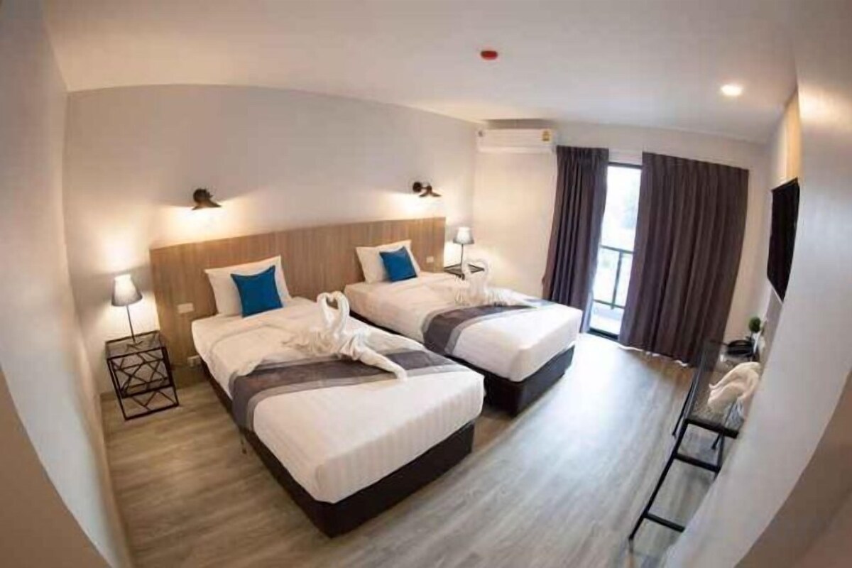 Free minibar items, in-room safe, desk, free WiFi