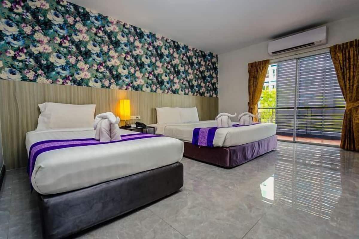 Free minibar items, in-room safe, desk, free WiFi
