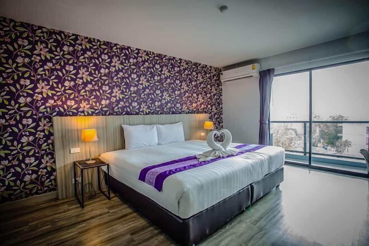 Free minibar items, in-room safe, desk, free WiFi