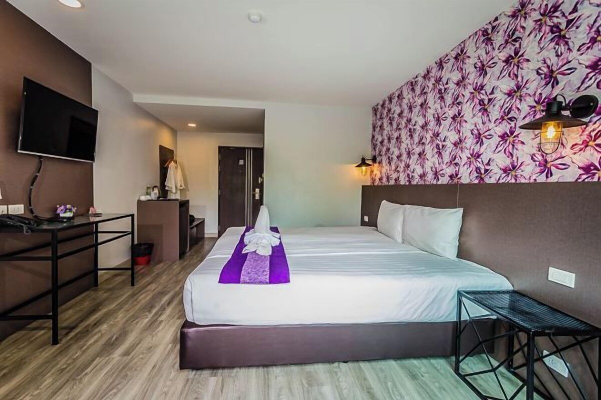Free minibar items, in-room safe, desk, free WiFi