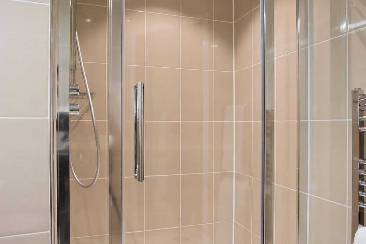 standard double or twin room | bathroom | free toiletries, hair dryer, slippers, towels