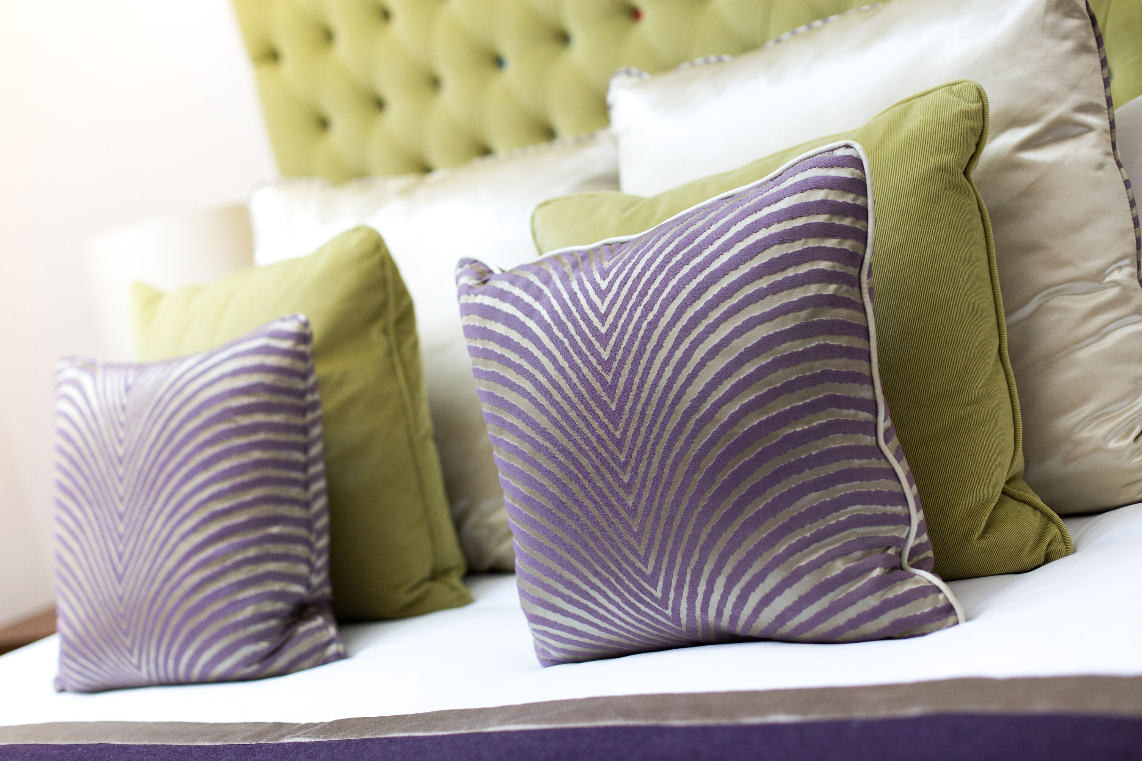 premium bedding, in-room safe, desk, laptop workspace