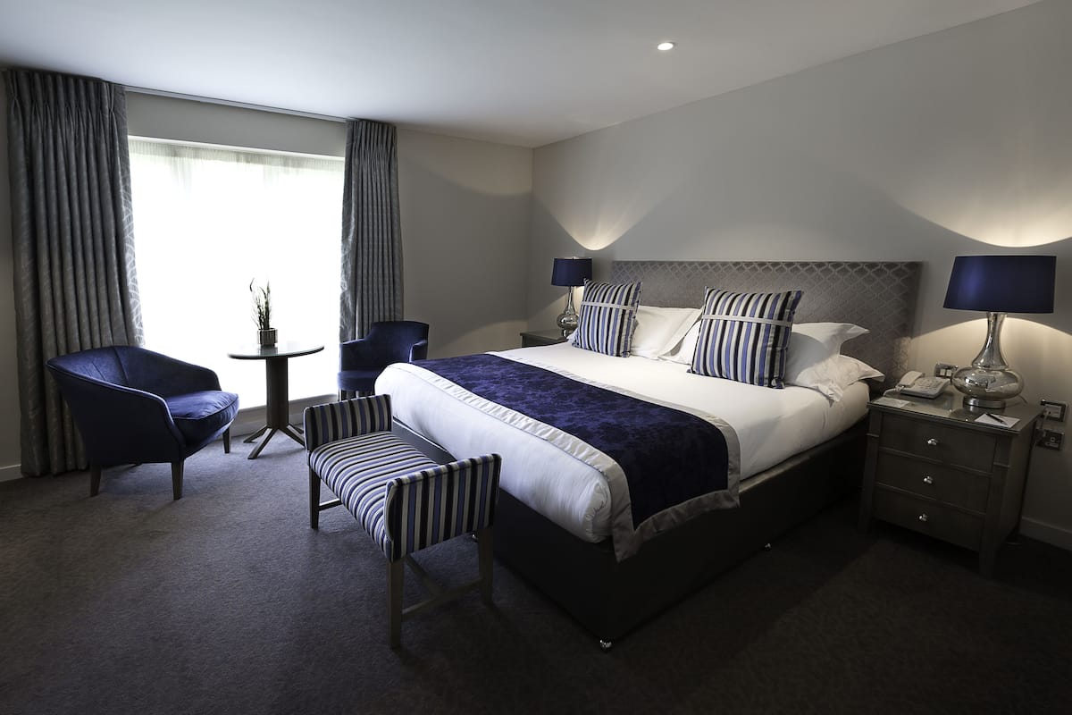 Premium bedding, in-room safe, desk, laptop workspace