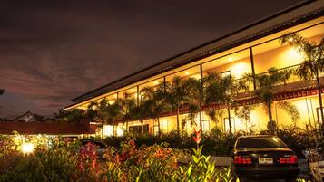 Façade de l’hébergement - soirée/nuit