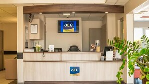 A hotel reception desk with a sign reading "ace HOTEL". - Ace Hôtel Valence  (Valence)
