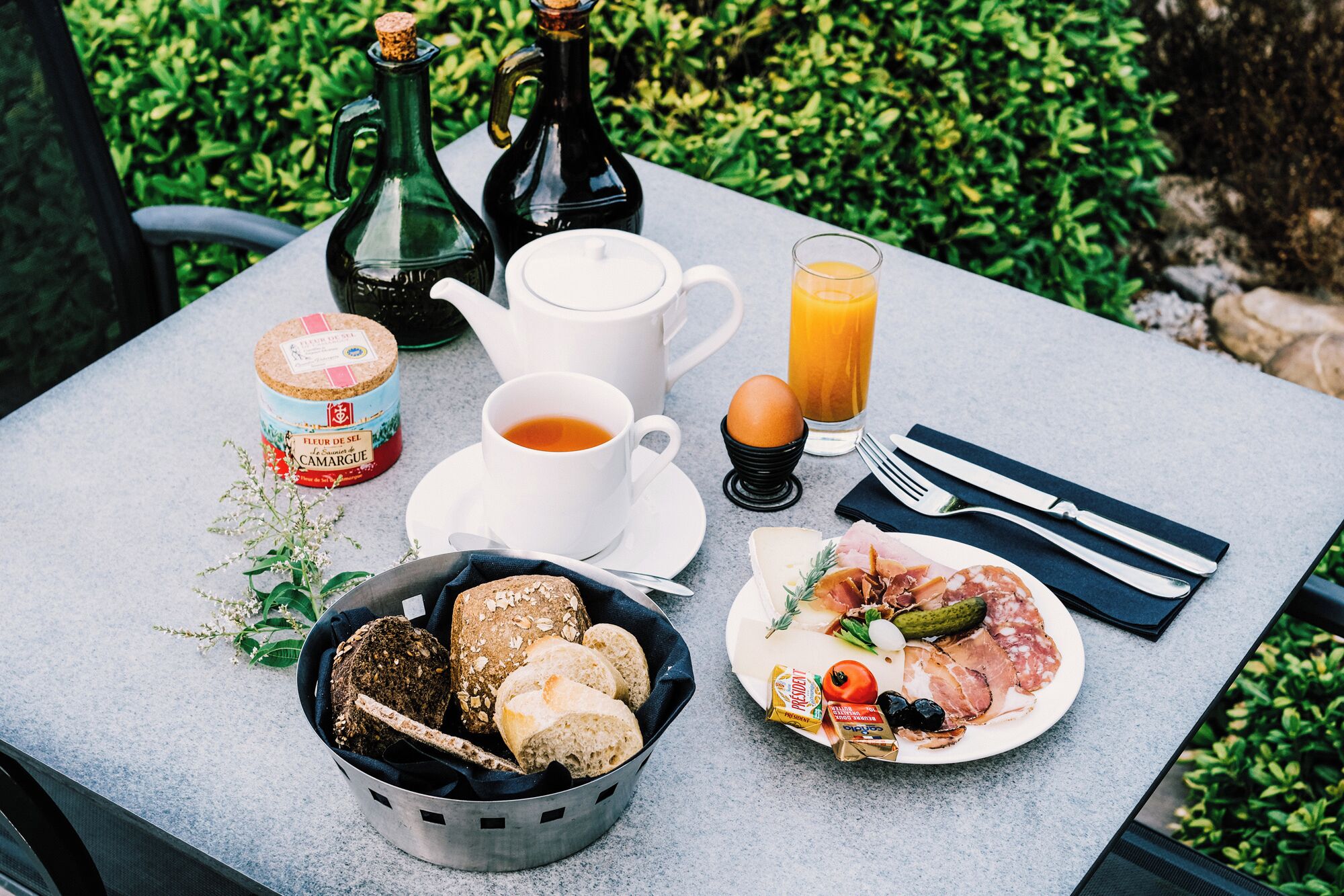Daily buffet breakfast for a fee