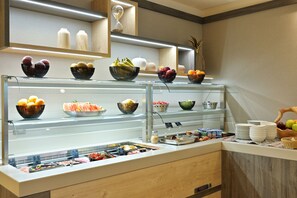 Café da manhã com buffet todos os dias (EUR 25 por pessoa) 