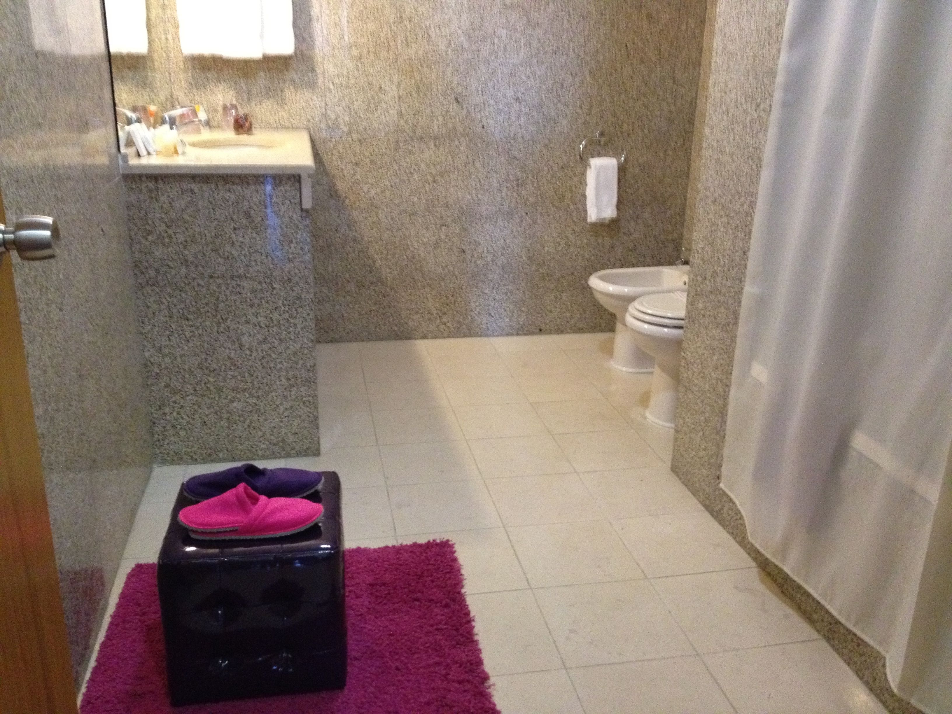 standard double or twin room | bathroom | combined shower/bathtub, free toiletries, hair dryer, towels