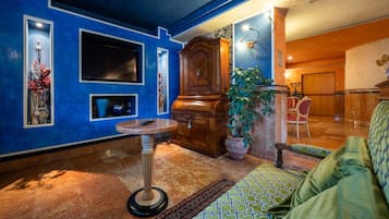 Coin salon dans le hall