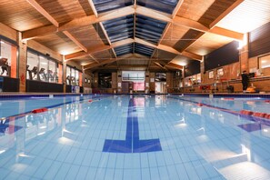 Piscine intérieure