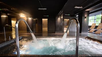 Bồn tắm spa trong nhà