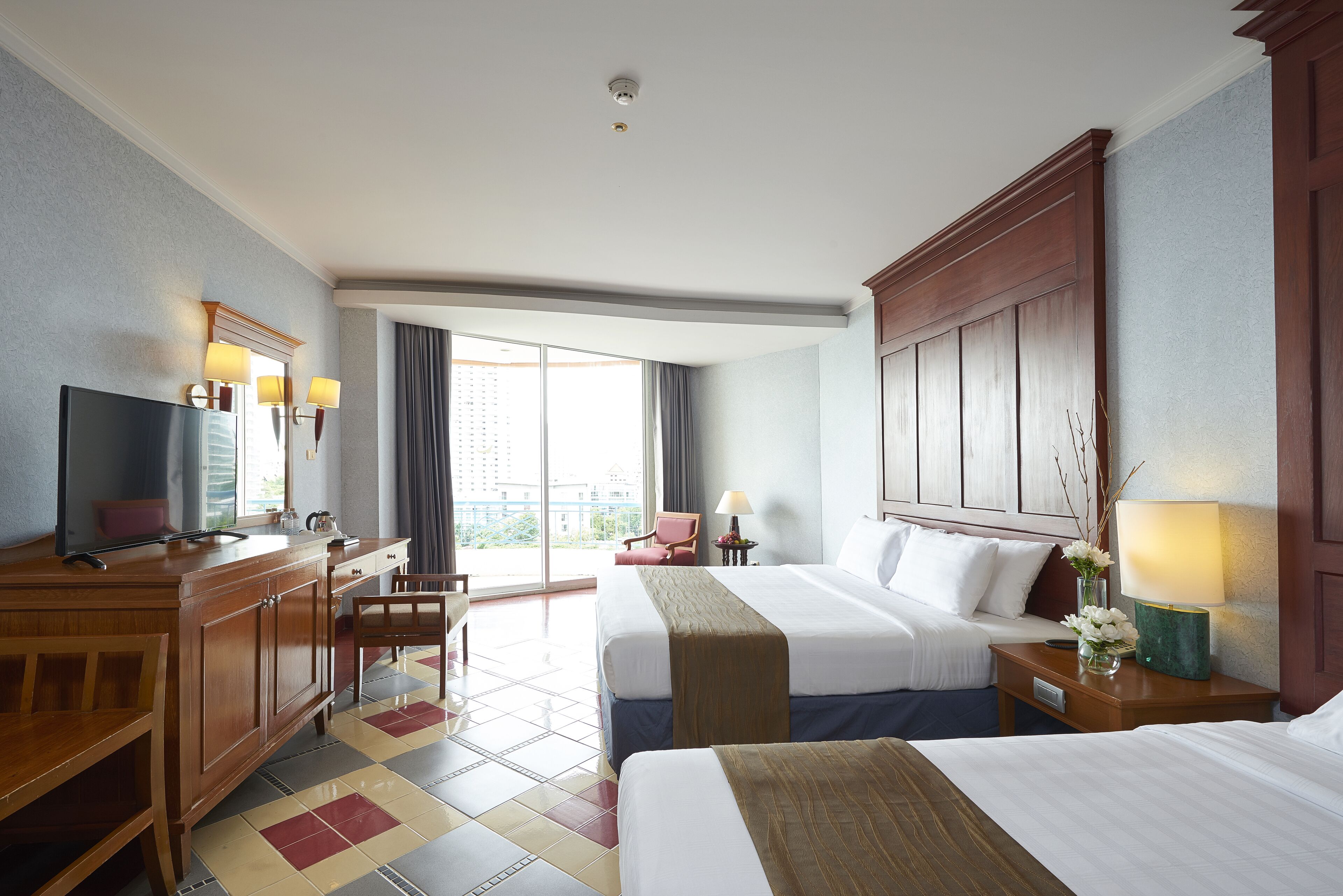 Free minibar items, in-room safe, desk, soundproofing