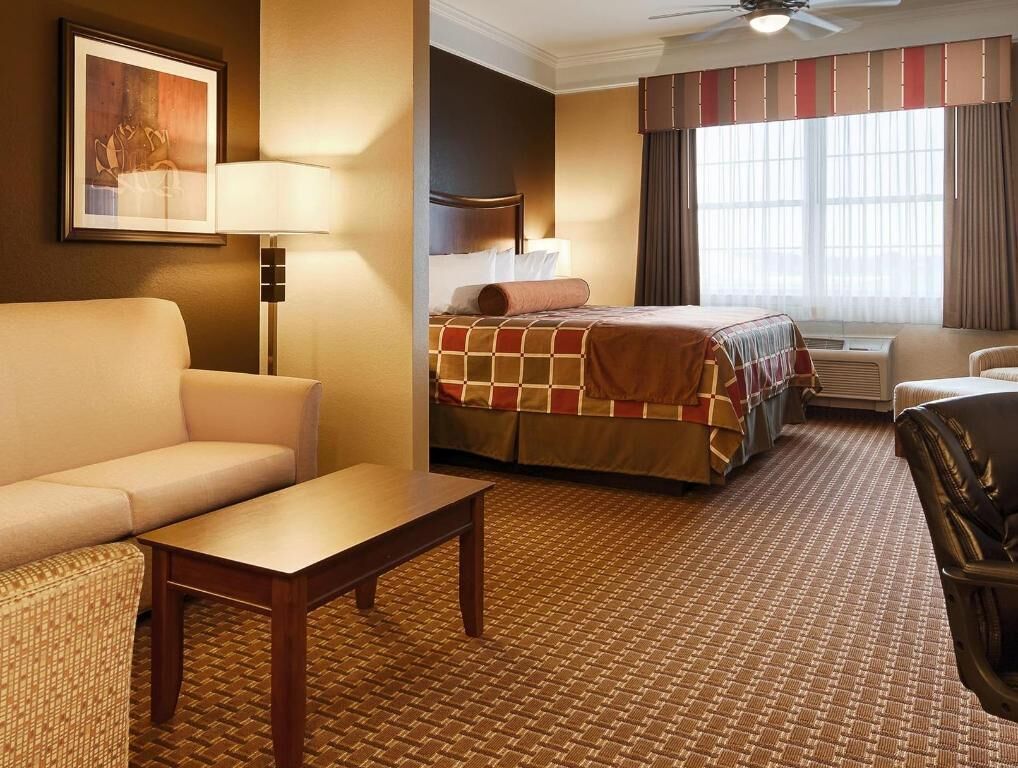 Premium bedding, in-room safe, desk, laptop workspace