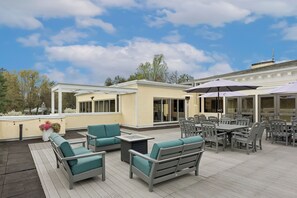 Rooftop terrace - Airlie Hotel (Warrenton)