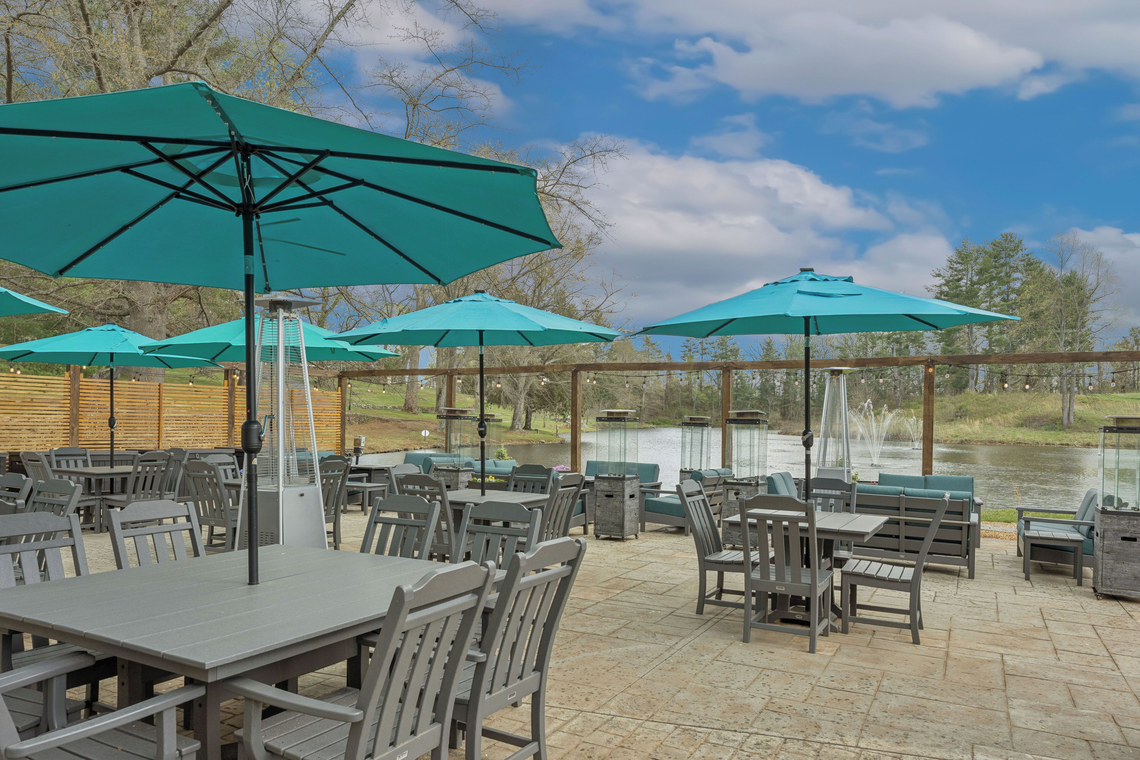 breakfast, lunch, dinner served; american cuisine