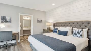 Deluxe Room, 1 King Bed | Premium bedding, minibar, desk, laptop workspace