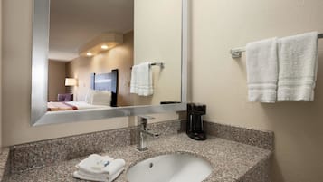 Separate bathtub and shower, free toiletries, hair dryer, towels