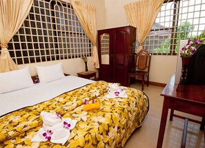 Chambre Standard double, 1 chambre | Coffre-fort, décor unique, ameublement unique, bureau