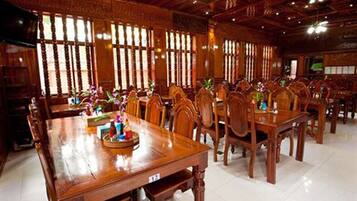 2 ๊ฐ์ ๋ ์คํ ๋, ์์นจ ์์ฌ, ์ ์ฌ ์์ฌ, ์ ๋
์์ฌ ์ ๊ณต(์ธ๊ณ ์๋ฆฌ)