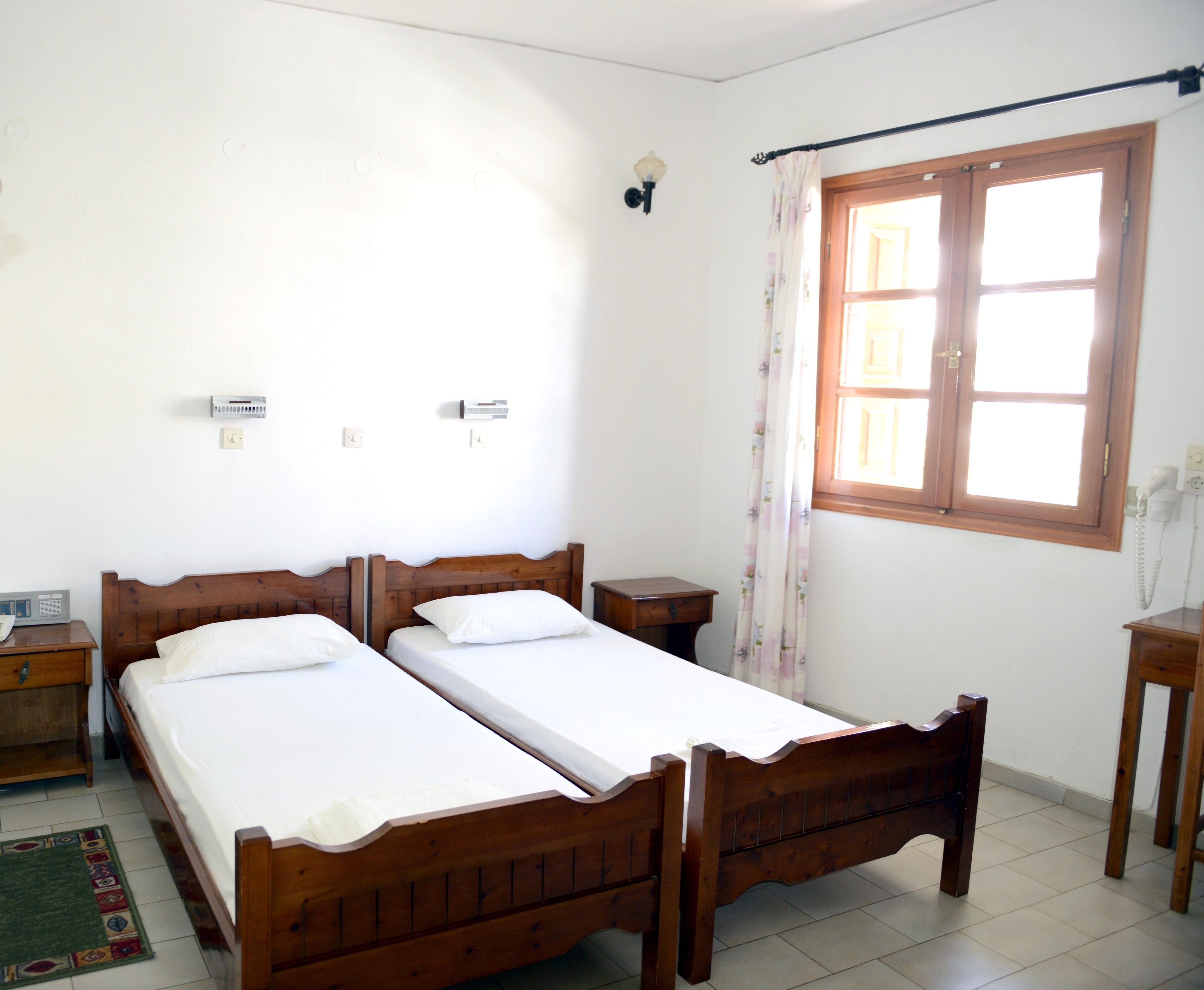 Classic-Zweibettzimmer | Hochwertige Bettwaren, Zimmersafe, Schreibtisch, Bügeleisen/Bügelbrett