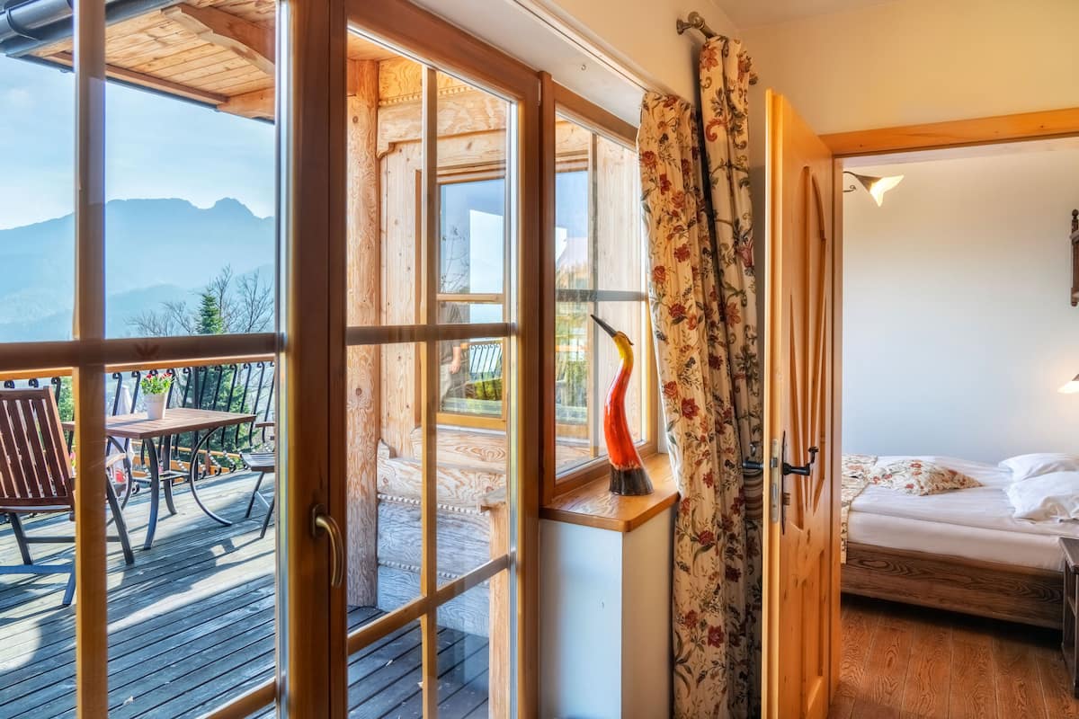Executive Suite | In-room safe, blackout drapes, iron/ironing board, free WiFi