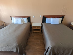Seterika/papan seterika, Wi-fi percuma, cadar katil 