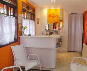 ฝ่ายต้อนรับ