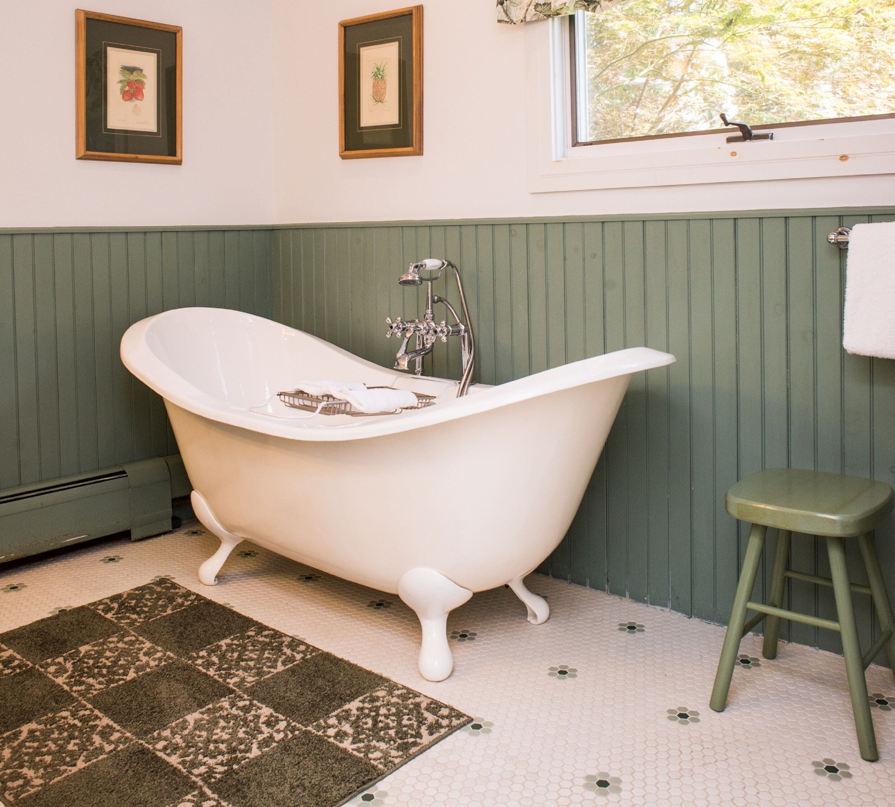 deep-soaking bathtub