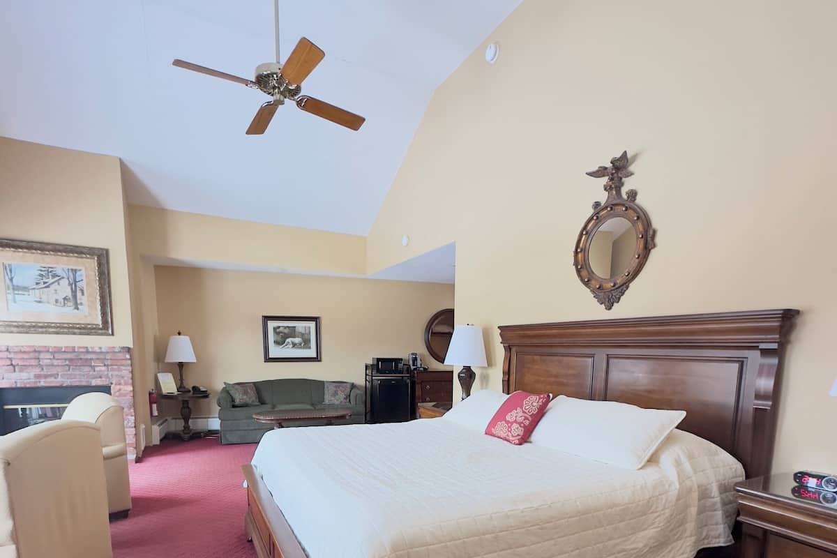 Calvin Coolidge | Premium bedding, pillowtop beds, individually decorated