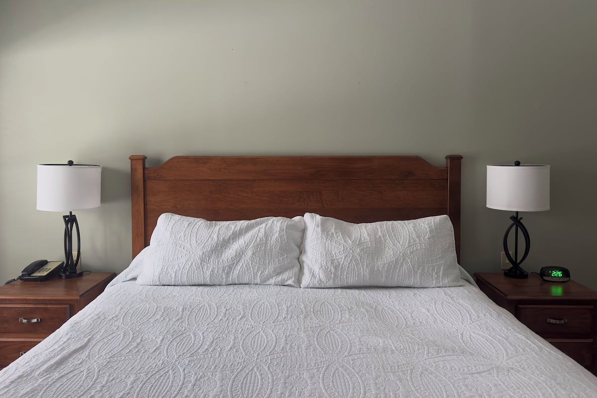 King Suite w/Fireplace (1 King Bed), 1 Queen Sofa Bed | Premium bedding, pillowtop beds, individually decorated