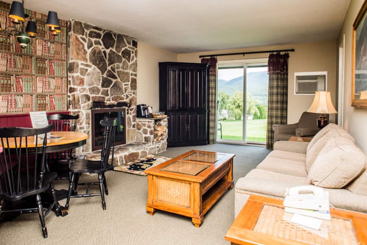 Family Suite, 2 Bedrooms, Fireplace, Mountain View | Living room | 42-inch LCD TV with cable channels, TV