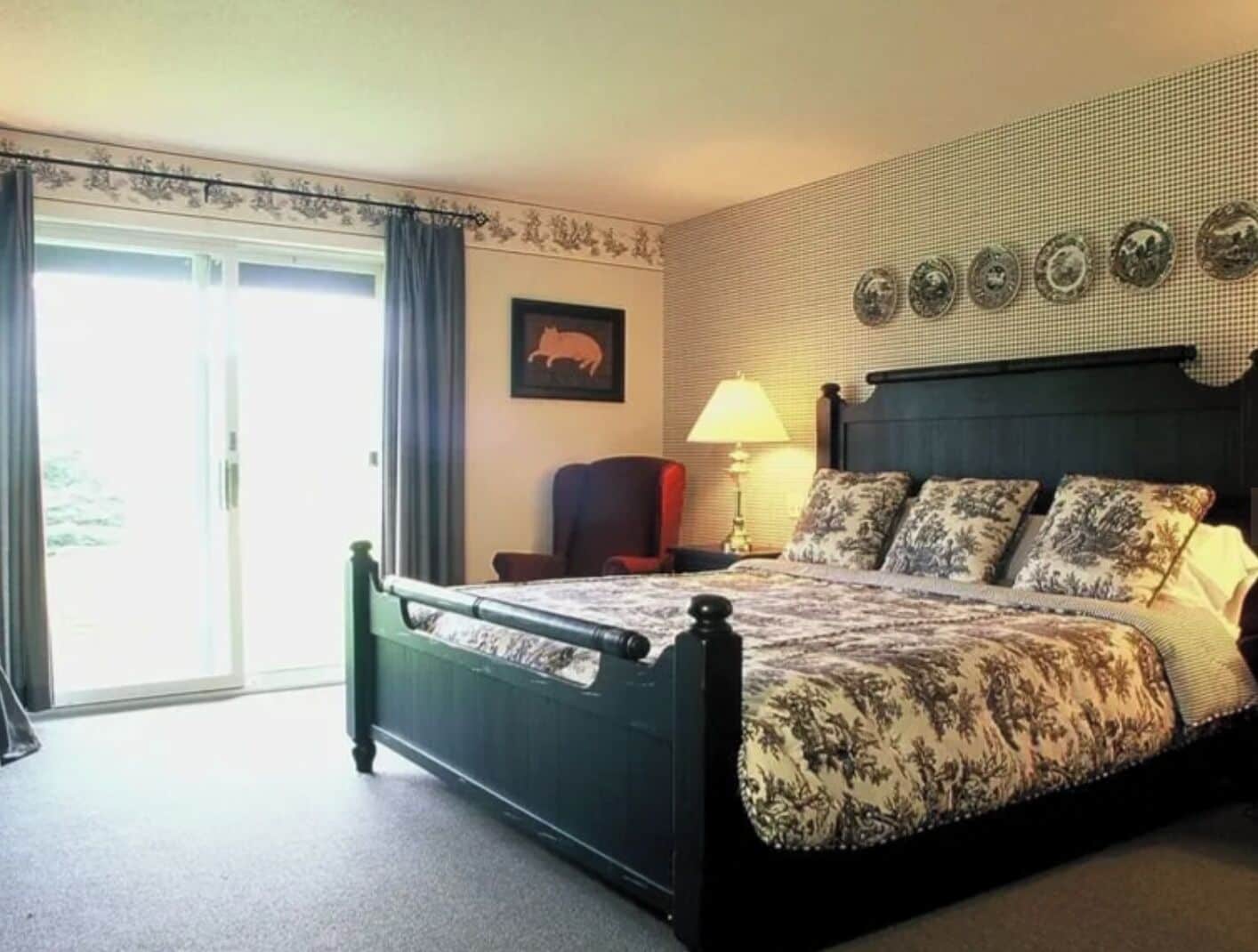 Ropa de cama de alta calidad y camas con pillow-top 